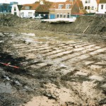 afb.1 Bij onderzoek voorafgaande aan de bouw van een wooncomplex op het terrein van de Oude Haven werden de contouren van veenputten ontdekt (foto: Archeologische Werkgroep Voorburg).